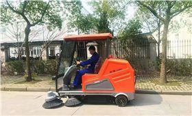 敞篷式洗地機 (2).jpg 敞篷式洗地機 (2).jpg