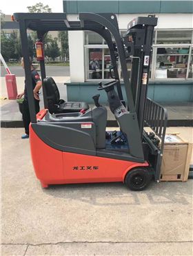 南京龍工倉(cāng)儲(chǔ)叉車(chē)
