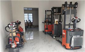 南京龍工電動堆高車