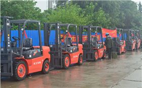 南京叉車(chē)工廠租賃