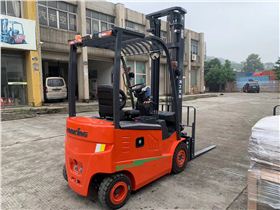 南京龍工電動(dòng)叉車