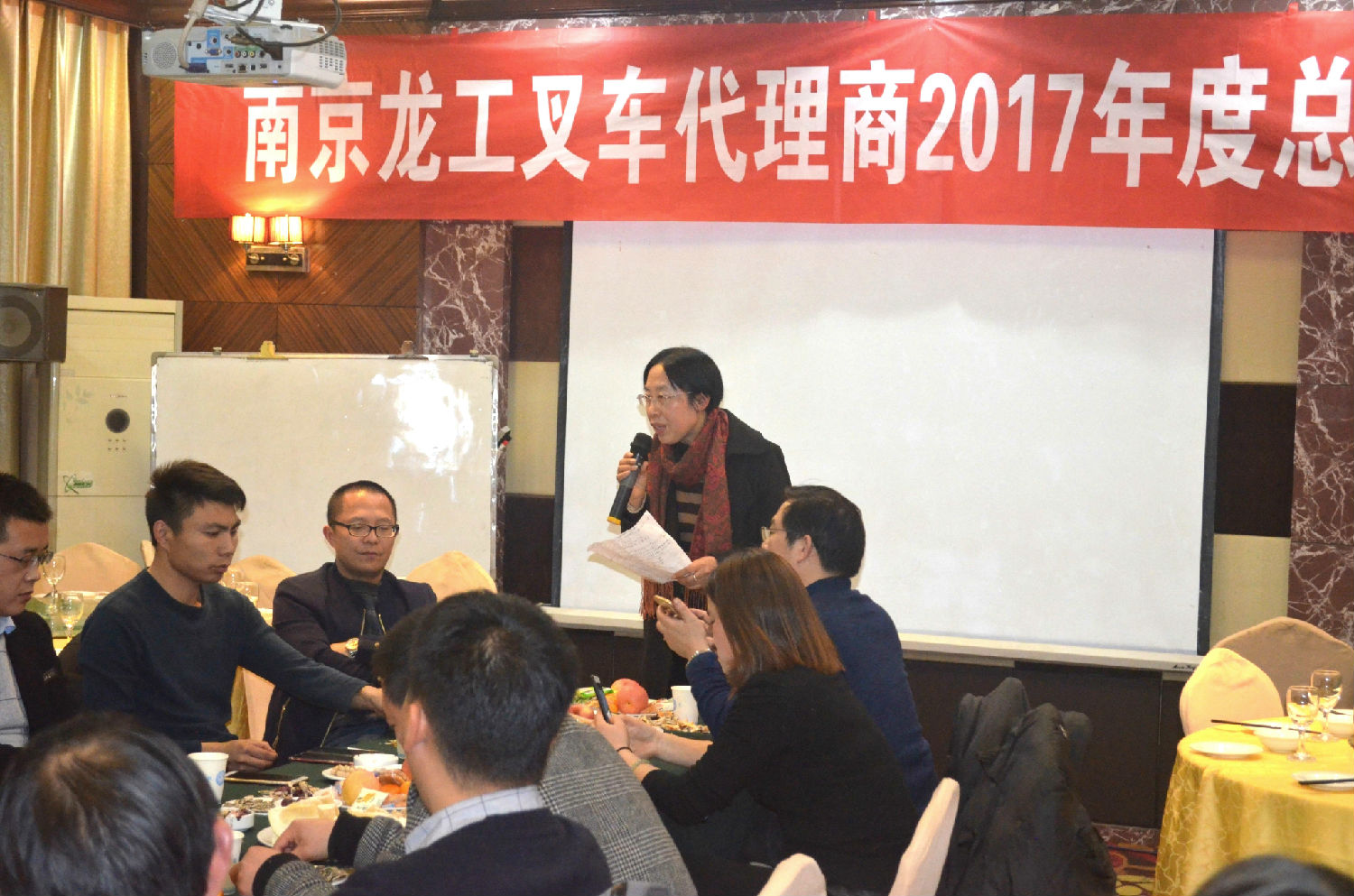 圖為董事長戴維發言