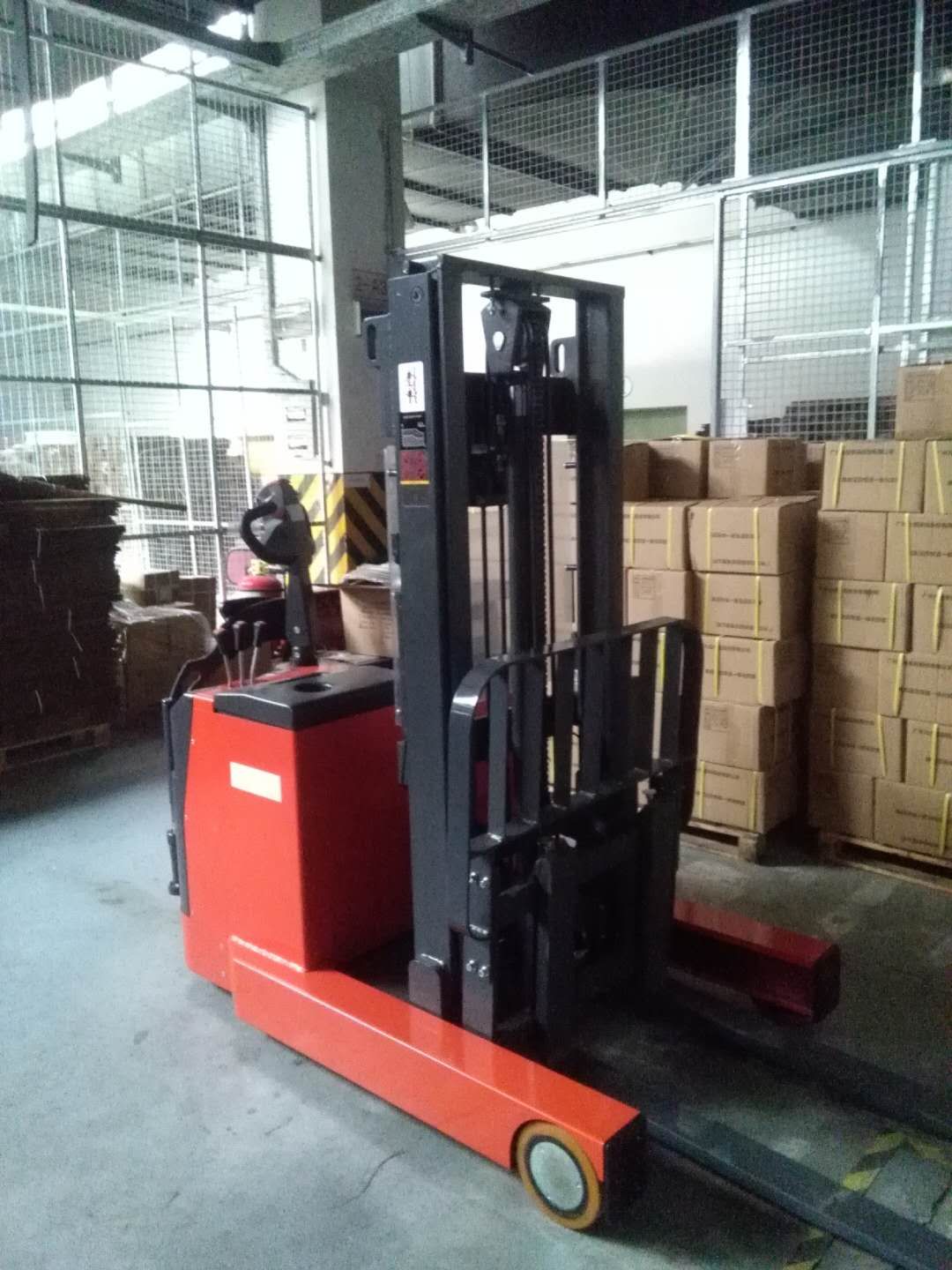 龍工電動(dòng)堆高車