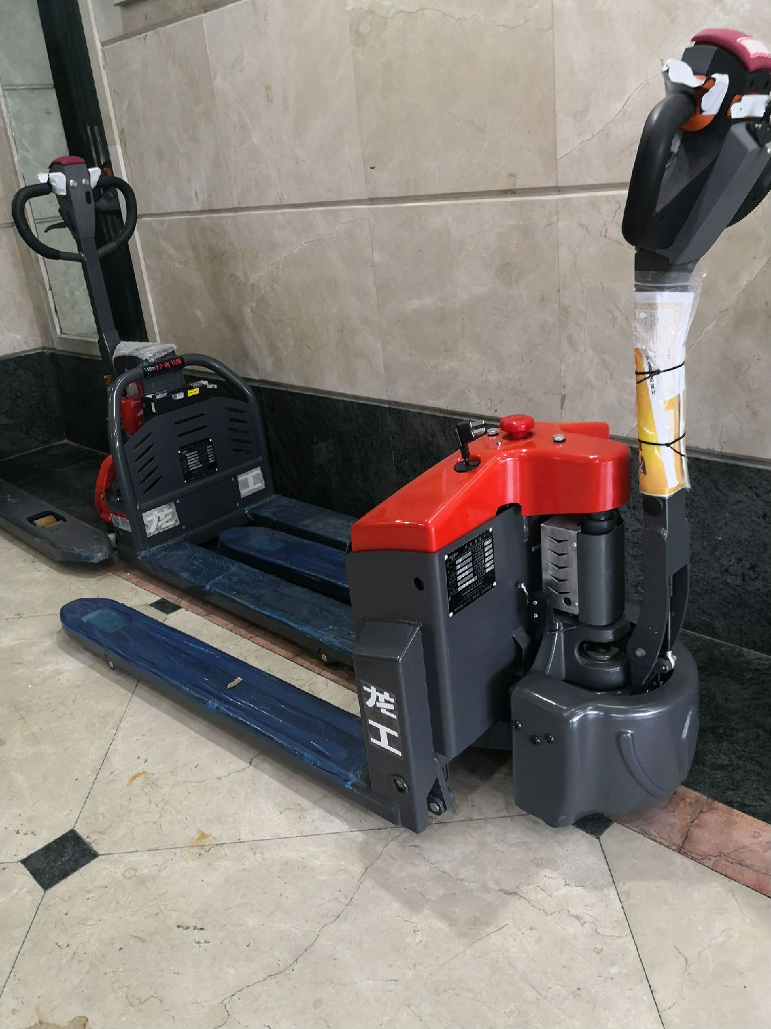 電動(dòng)搬運(yùn)車(chē)