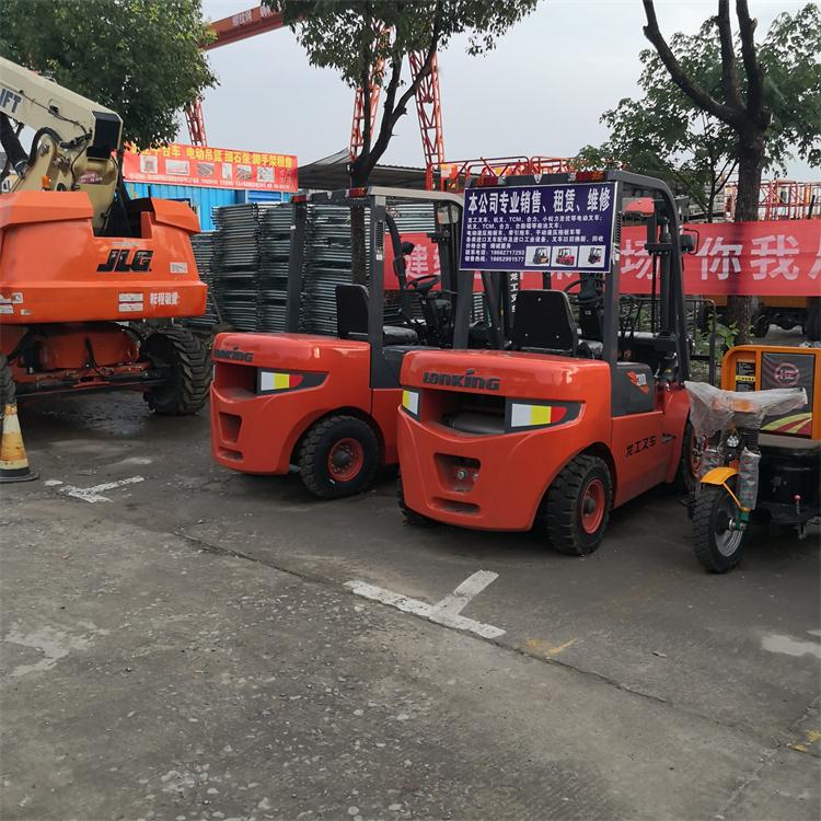 龍工內(nèi)燃叉車(chē)CPC30