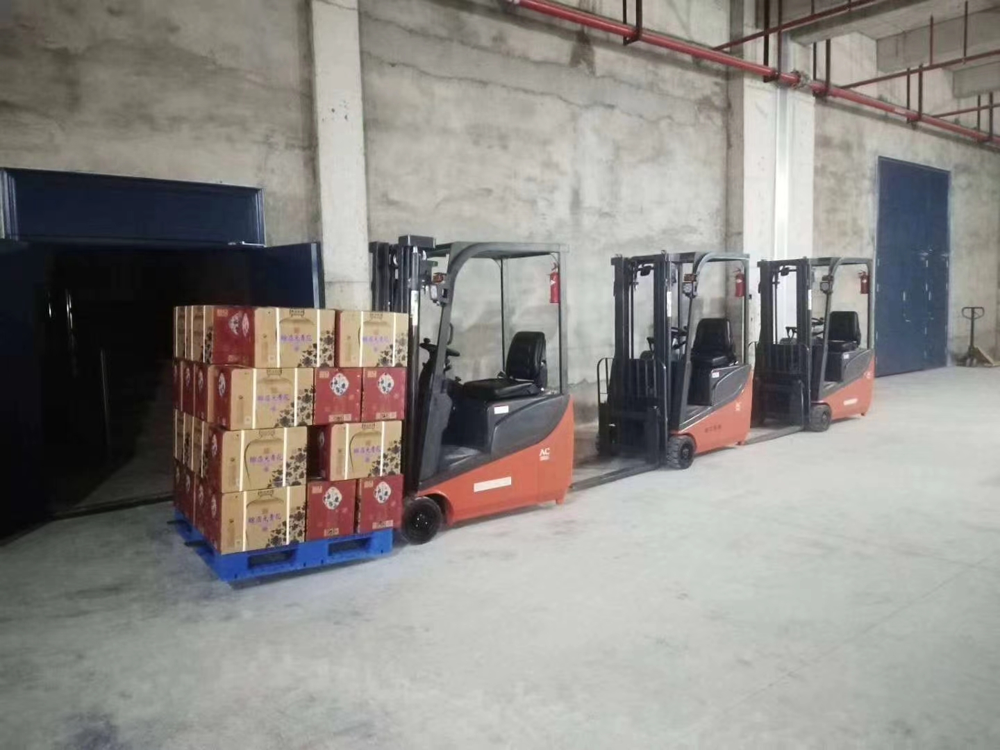 南京座駕式電動堆高車