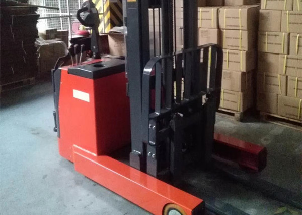 常州電動堆高車