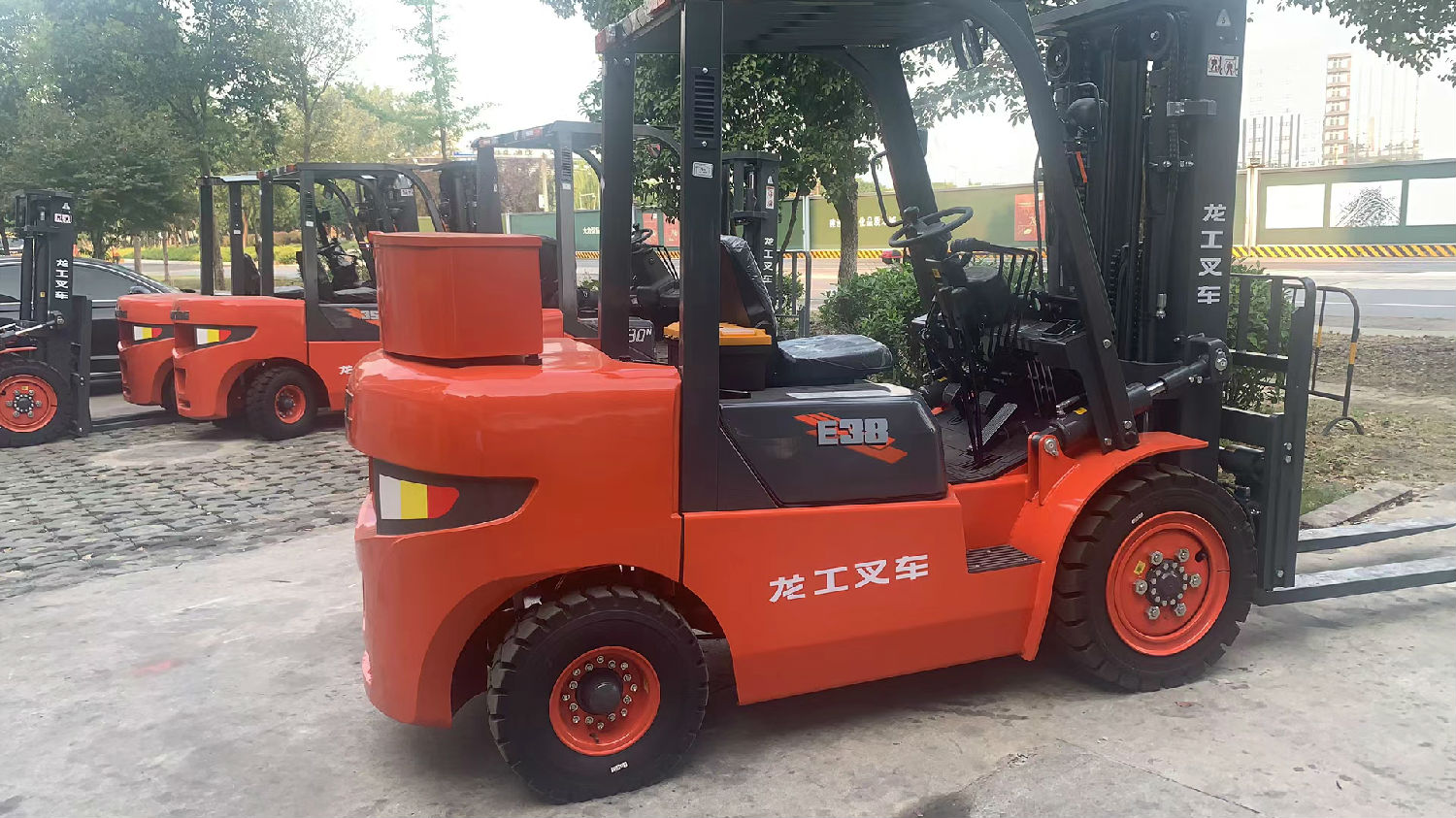 龍工內(nèi)燃叉車(chē)CPC30