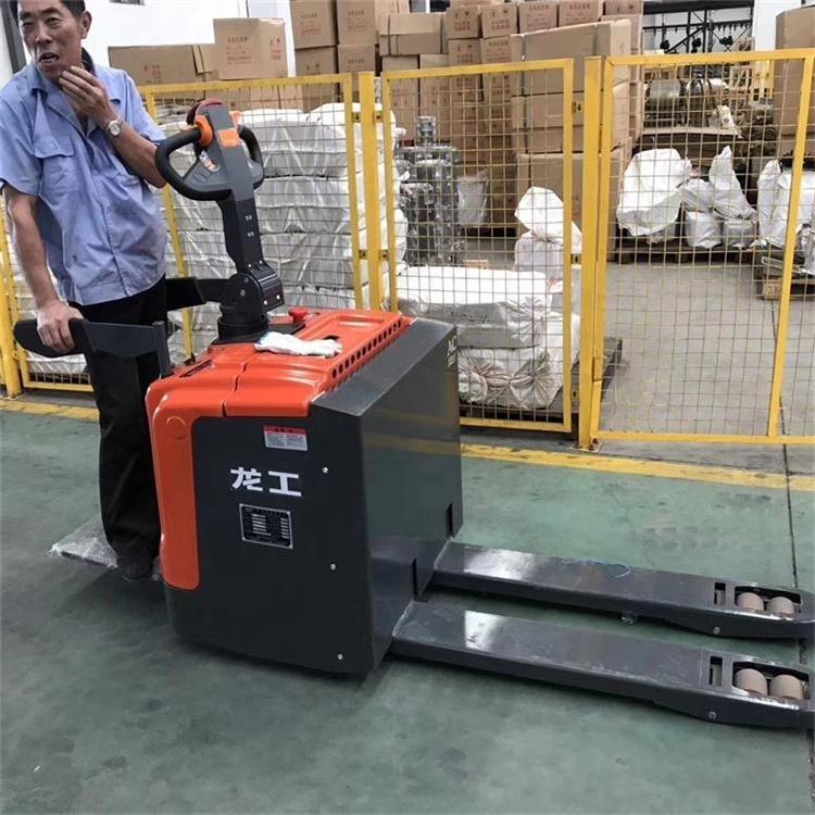 六合電動搬運車