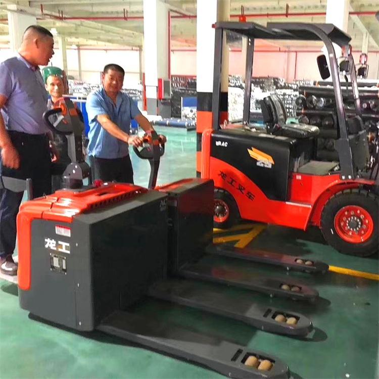 六合電動搬運車