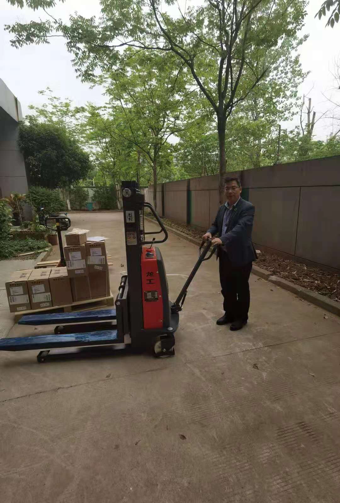 江浦半電動堆高車