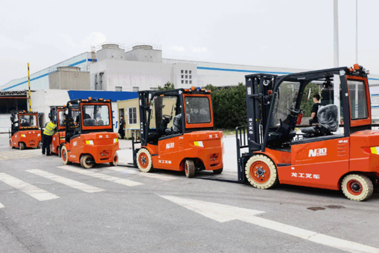 南京龍工電動(dòng)叉車