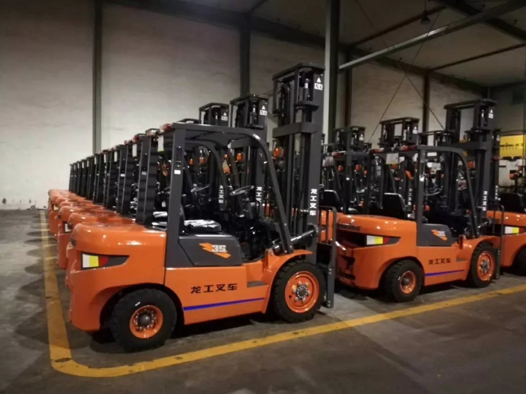 南京橋林倉(cāng)儲(chǔ)用戶多次采購(gòu)龍工叉車