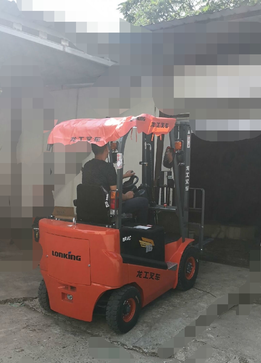 南京食品公司再次選擇龍工電動(dòng)叉車做冷庫(kù)叉車