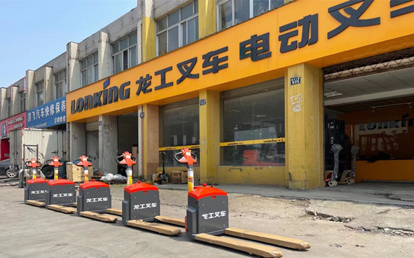 李總來了就說，就是這款電動搬運車了