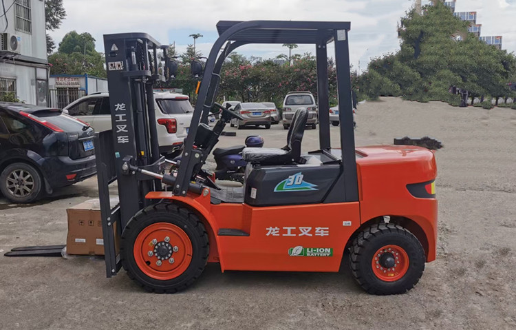 南京江北某電氣設備公司一次購置2臺龍工油改電叉車