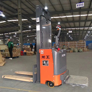 一臺(tái)南京電動(dòng)堆高車裝燈的經(jīng)歷