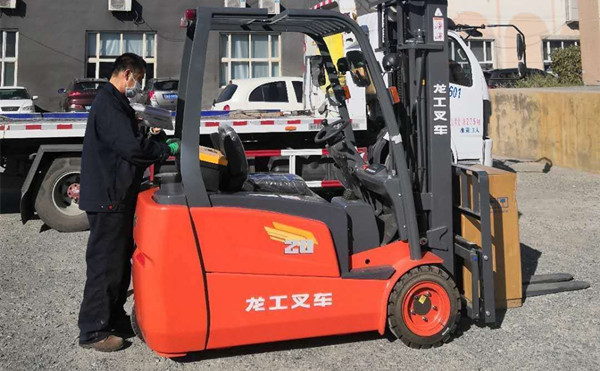 龍工三支點(diǎn)電動(dòng)叉車- 三支點(diǎn)電動(dòng)平衡重叉車